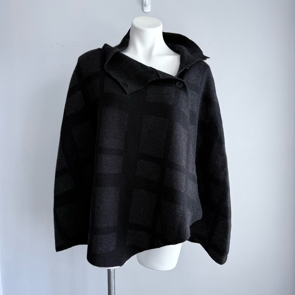 Eileen Fisher Wool Plaid Poncho Cape Wrap Gray Black Check Button Neck One Size - Picture 6 of 16